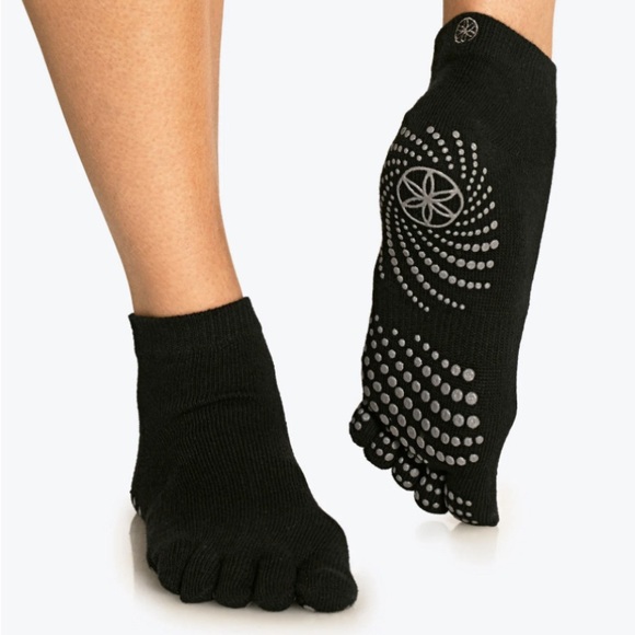 🆕🧘‍♀️GAIAM Women’s Super Grippy Yoga Socks in Purple - Picture 9 of 10